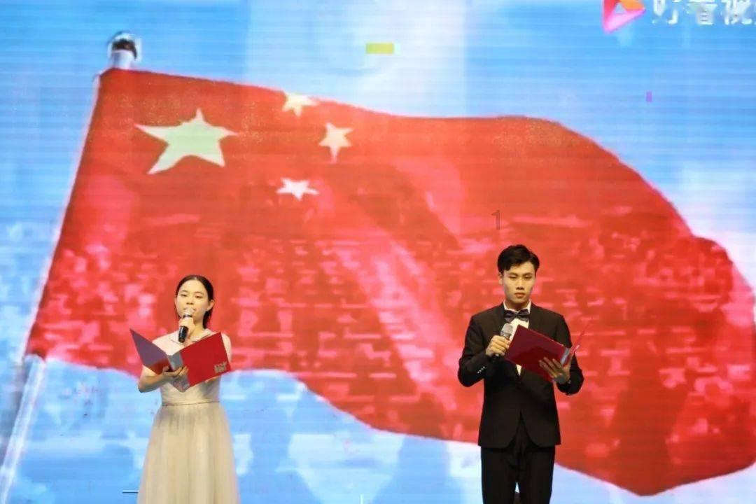 怎样在一个手机当中同时打开一个表格又能打开一个软件？游戏画面