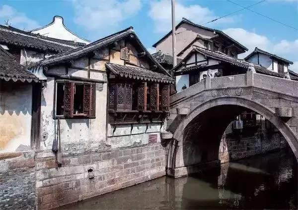 逃出足球场